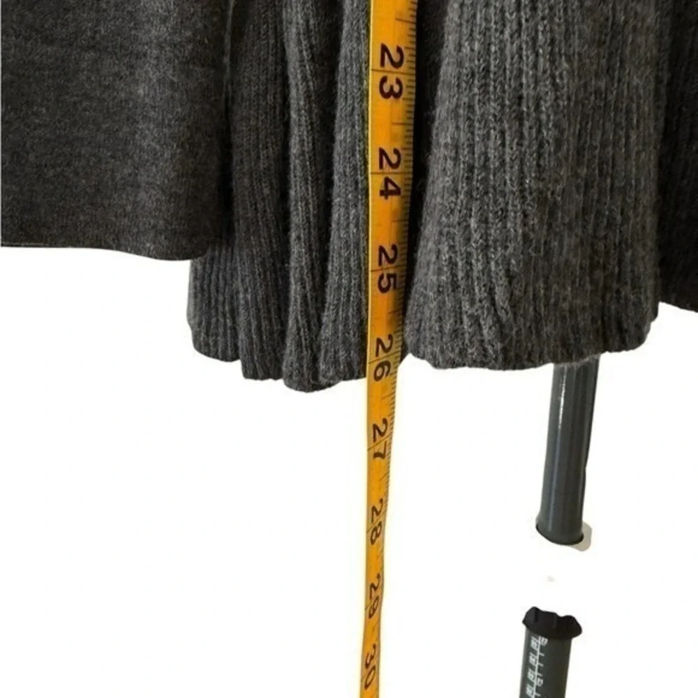 Cato Woman Gray Black Trim Pleated Peplum Open Front Cardigan Sweater 18/20W‎